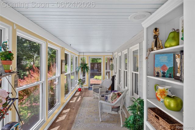 75 W Burdick Street, Oxford Village, MI 48371