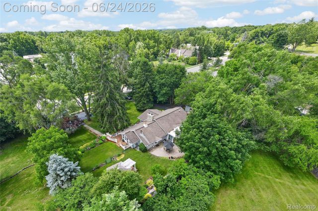 75 W Burdick Street, Oxford Village, MI 48371