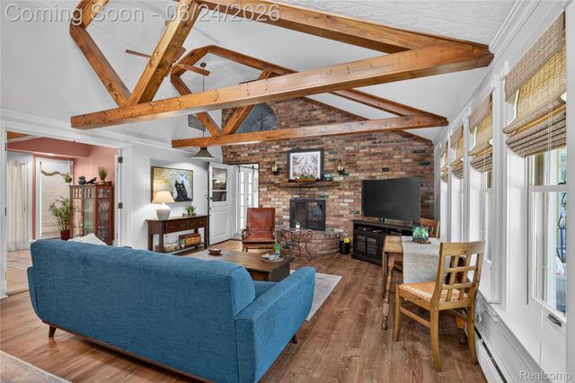 75 W Burdick Street, Oxford Village, MI 48371