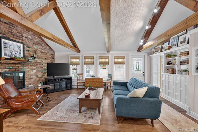 75 W Burdick Street, Oxford Village, MI 48371