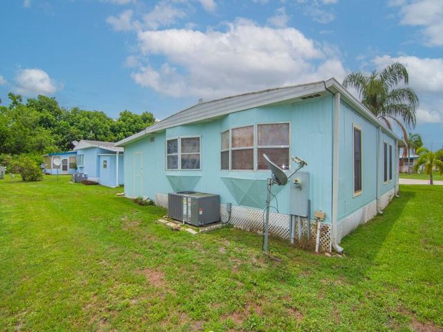 8 Brisa Lane, Port St. Lucie, Port St Lucie, FL 34952