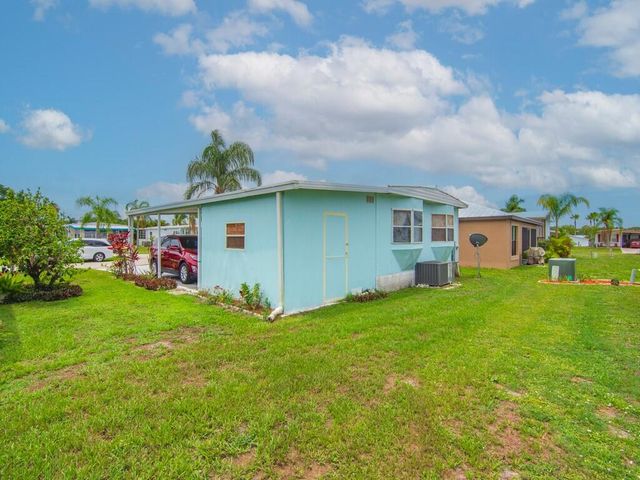 8 Brisa Lane, Port St. Lucie, Port St Lucie, FL 34952