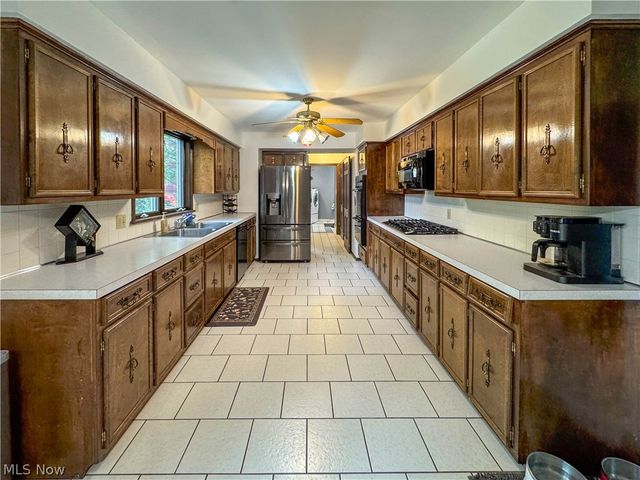1318 Highland Avenue E, Salem, OH 44460