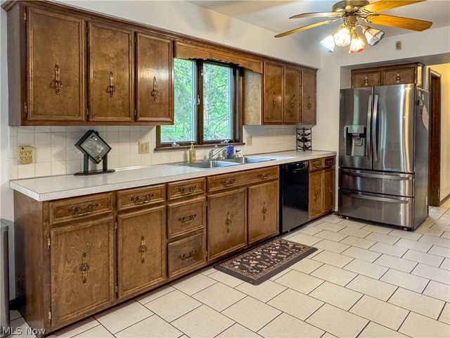 1318 Highland Avenue E, Salem, OH 44460