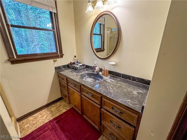 1318 Highland Avenue E, Salem, OH 44460