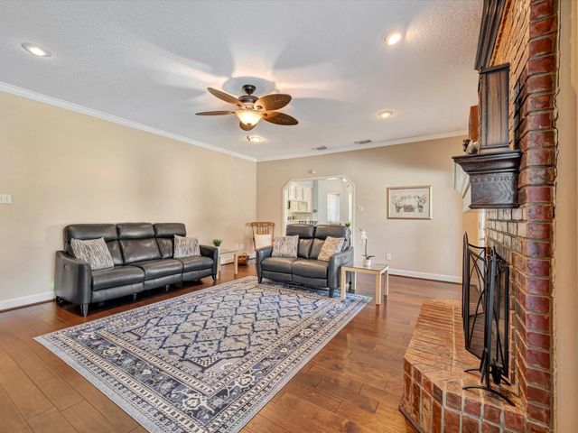 714 Crestwood Drive, El Lago, TX 77586