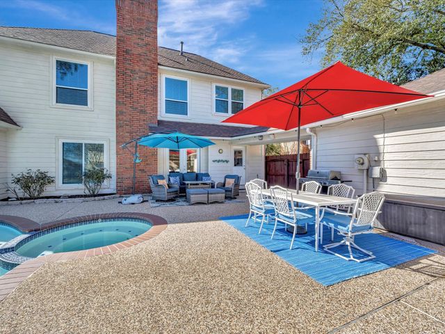 714 Crestwood Drive, El Lago, TX 77586