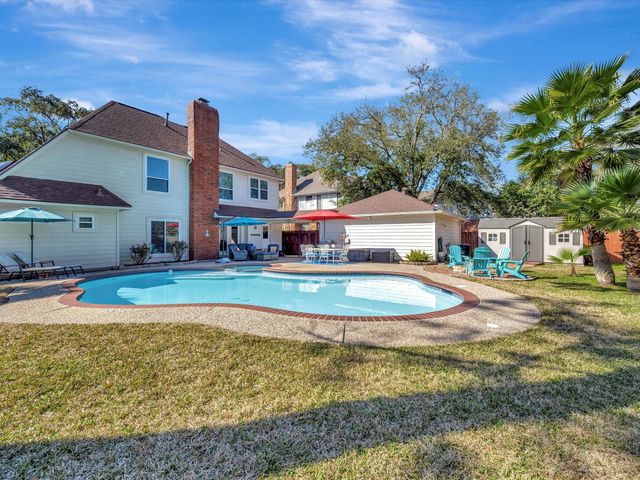 714 Crestwood Drive, El Lago, TX 77586