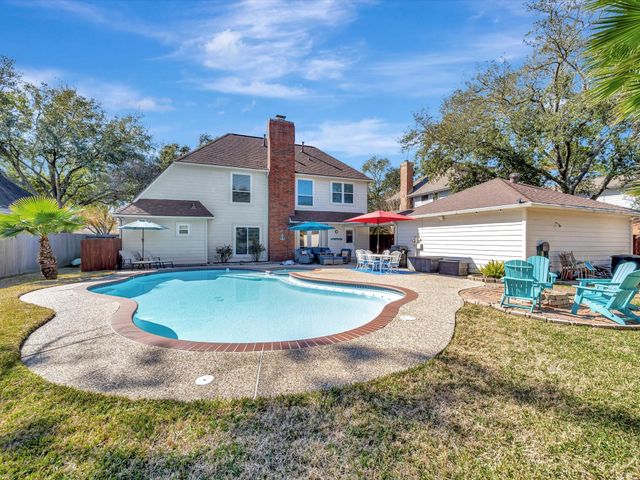 714 Crestwood Drive, El Lago, TX 77586