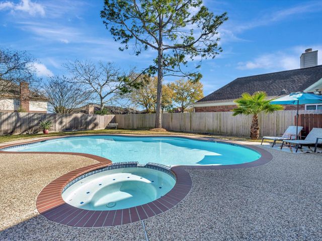 714 Crestwood Drive, El Lago, TX 77586