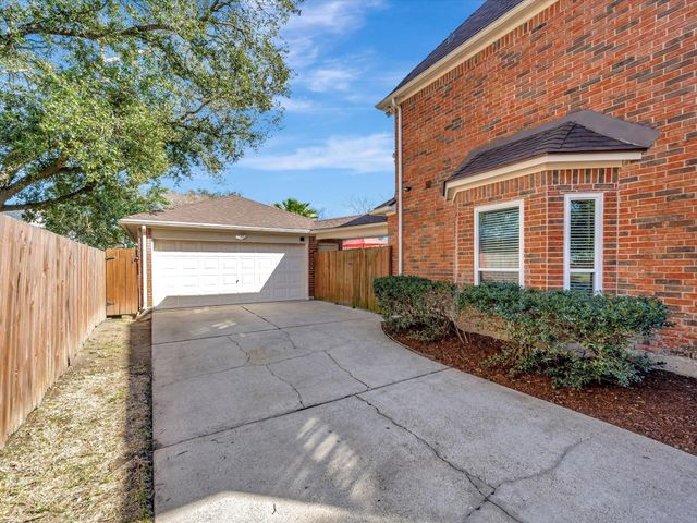 714 Crestwood Drive, El Lago, TX 77586