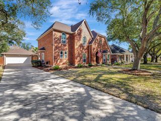 714 Crestwood Drive, El Lago, TX 77586