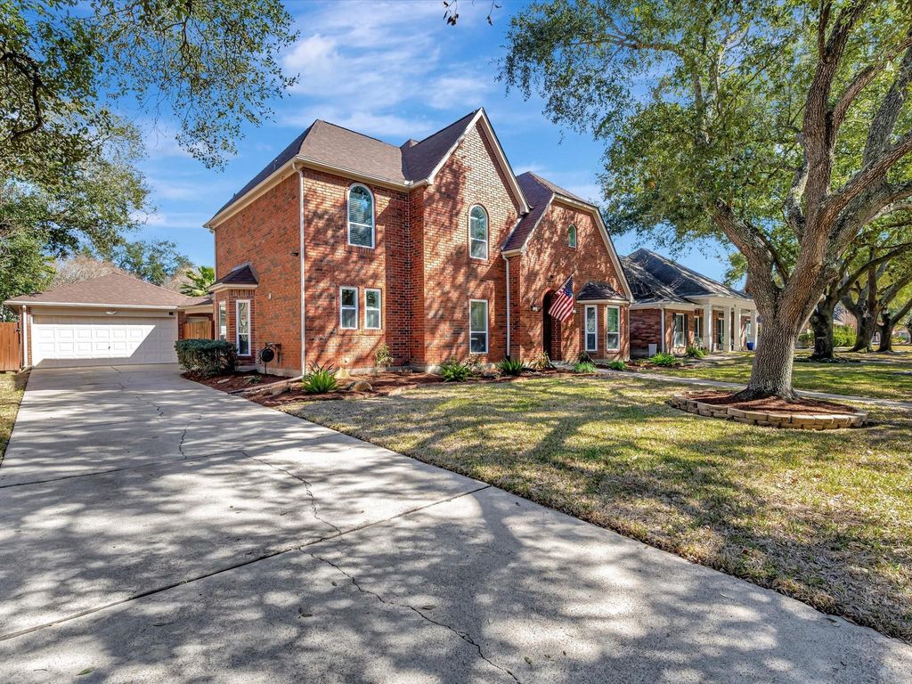 714 Crestwood Drive, El Lago, TX 77586