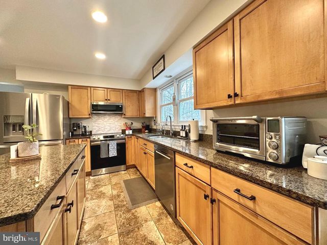 13016 SMOKETOWN RD, Woodbridge, VA 22192