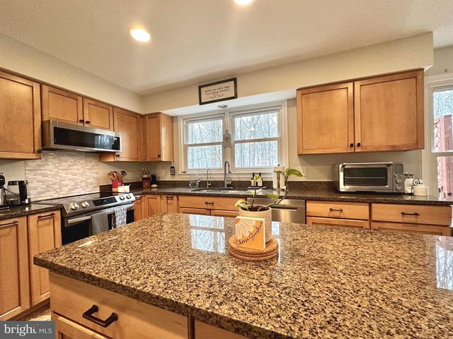 13016 SMOKETOWN RD, Woodbridge, VA 22192