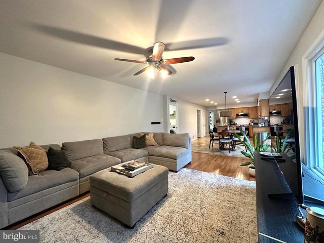 13016 SMOKETOWN RD, Woodbridge, VA 22192