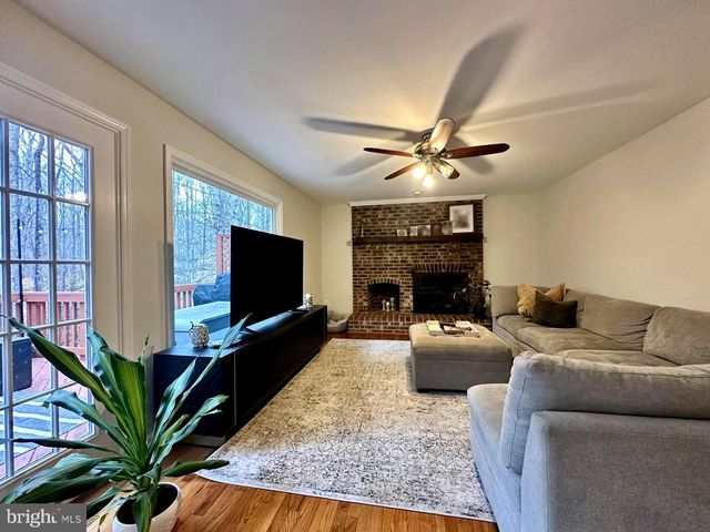 13016 SMOKETOWN RD, Woodbridge, VA 22192