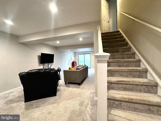 13016 SMOKETOWN RD, Woodbridge, VA 22192