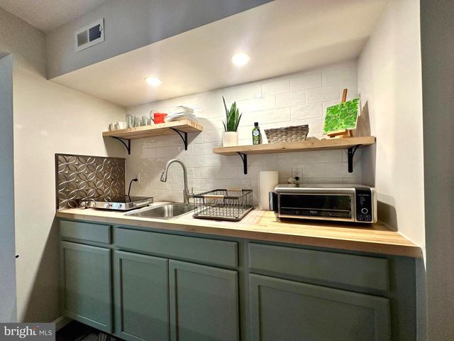 13016 SMOKETOWN RD, Woodbridge, VA 22192