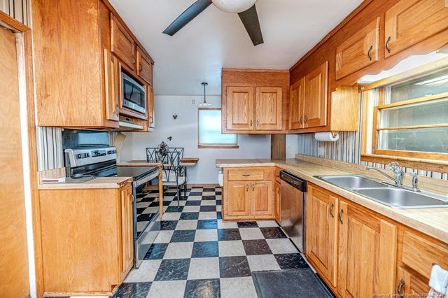 820 Primrose Lane, Sanford, NC 27330