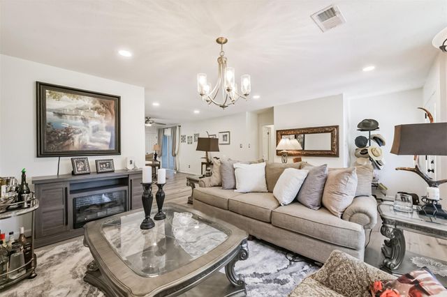 5002 Beechnut Street, Houston, TX 77096