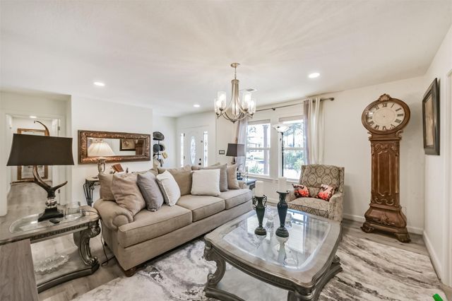 5002 Beechnut Street, Houston, TX 77096