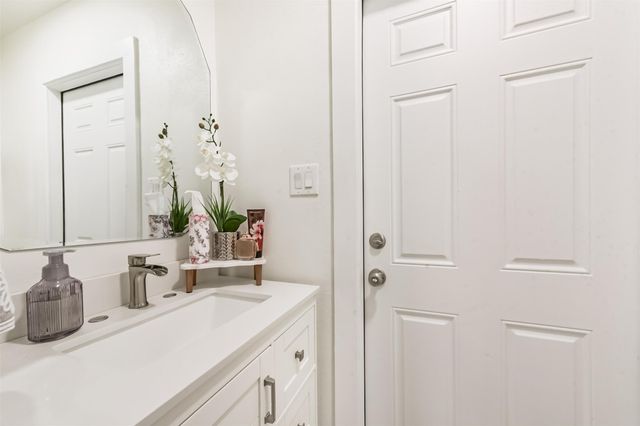 5002 Beechnut Street, Houston, TX 77096