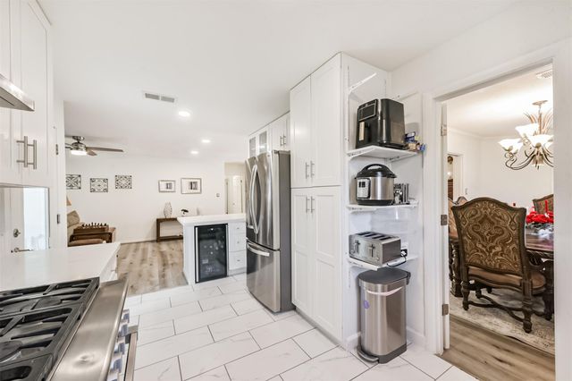 5002 Beechnut Street, Houston, TX 77096