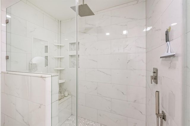 5002 Beechnut Street, Houston, TX 77096