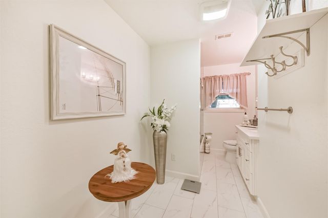 5002 Beechnut Street, Houston, TX 77096