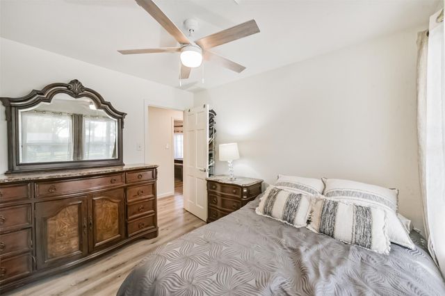 5002 Beechnut Street, Houston, TX 77096