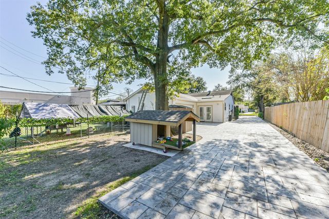 5002 Beechnut Street, Houston, TX 77096