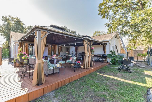 5002 Beechnut Street, Houston, TX 77096