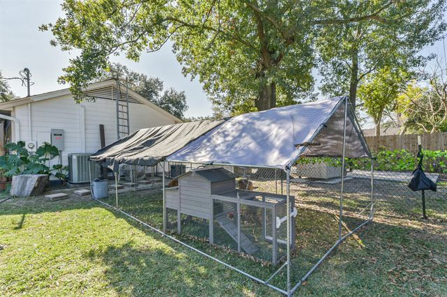 5002 Beechnut Street, Houston, TX 77096