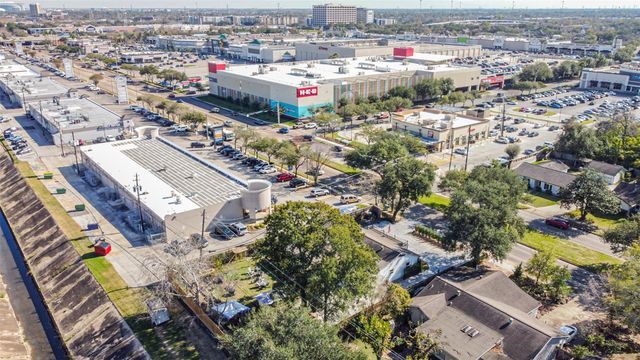 5002 Beechnut Street, Houston, TX 77096