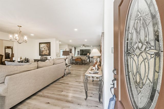 5002 Beechnut Street, Houston, TX 77096