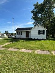 308 E Bates Street, Hebron, IN 46341