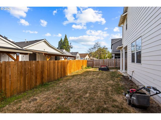 1172 Ne CAMRY Ct, Salem, OR 97301