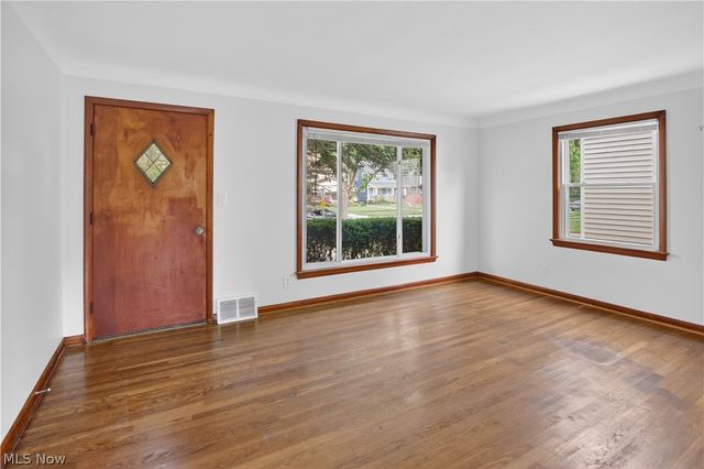 4462 South Hills Drive, Cleveland, OH 44109