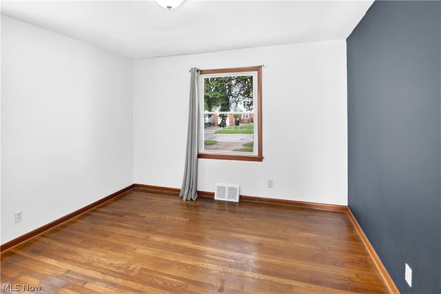 4462 South Hills Drive, Cleveland, OH 44109