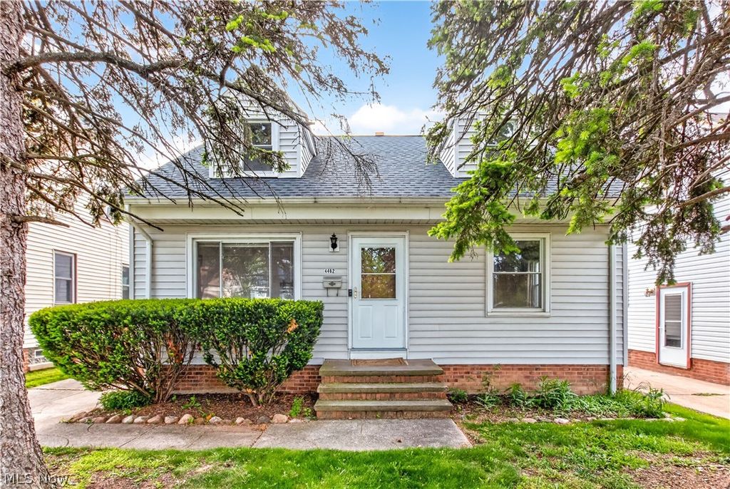 4462 South Hills Drive, Cleveland, OH 44109