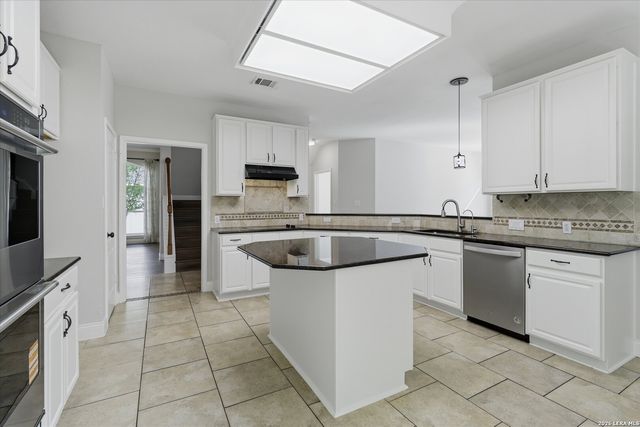 2311 PREAKNESS LN, San Antonio, TX 78248