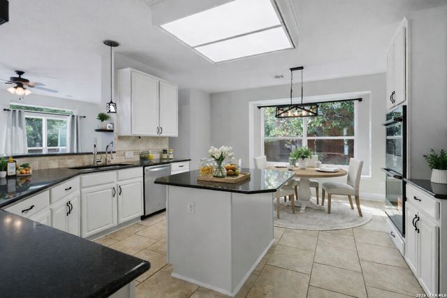 2311 PREAKNESS LN, San Antonio, TX 78248