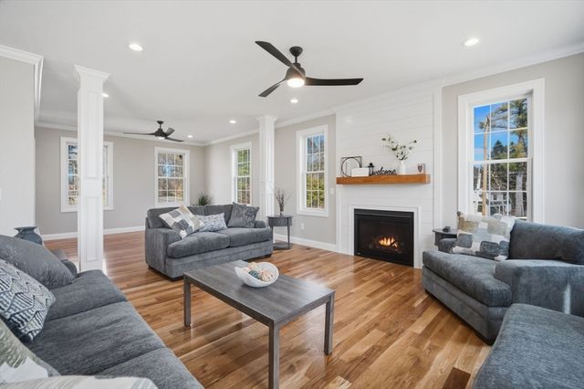 2 Scarlett Drive, East Longmeadow, MA 01028