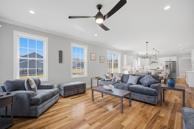 2 Scarlett Drive, East Longmeadow, MA 01028