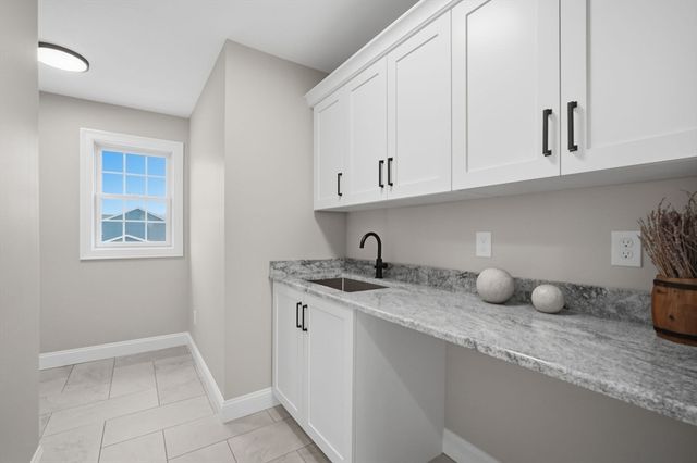 2 Scarlett Drive, East Longmeadow, MA 01028