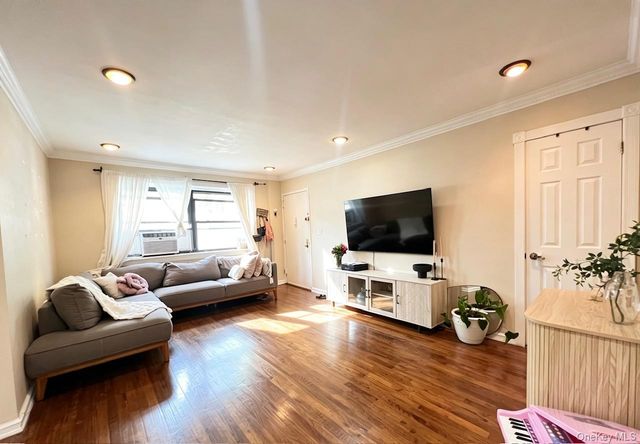 6968 137th Street 1B, Flushing, NY 11367
