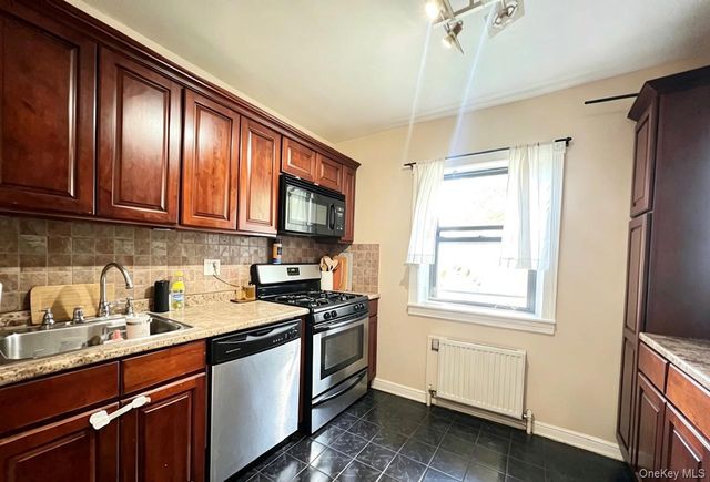 6968 137th Street 1B, Flushing, NY 11367