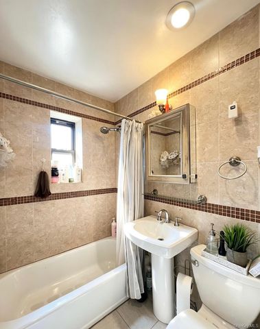 6968 137th Street 1B, Flushing, NY 11367