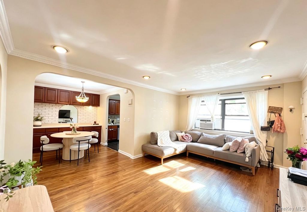 6968 137th Street 1B, Flushing, NY 11367
